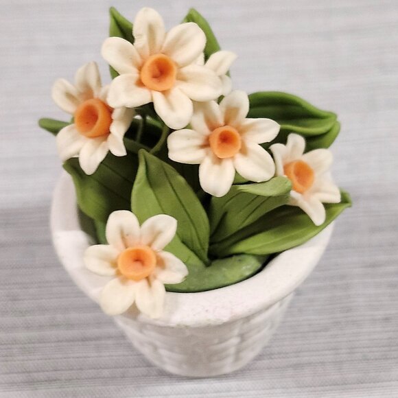 Other - Dollhouse Miniature Daffodil Flowers in White Pot